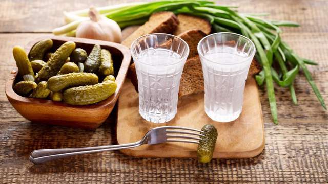 6 видов продуктов, которые не стоит сочетать с алкоголем